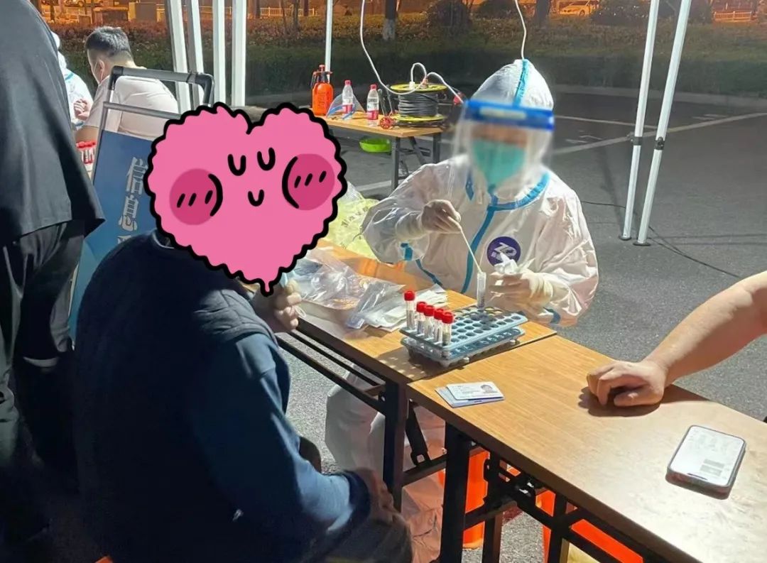 杭州顾连通济医院2天共派选20名医护人员支援社区核酸检测